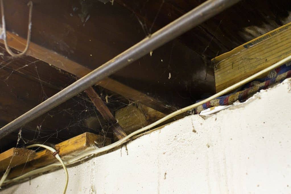 Gap at the basement rim joist before air sealing and insulation